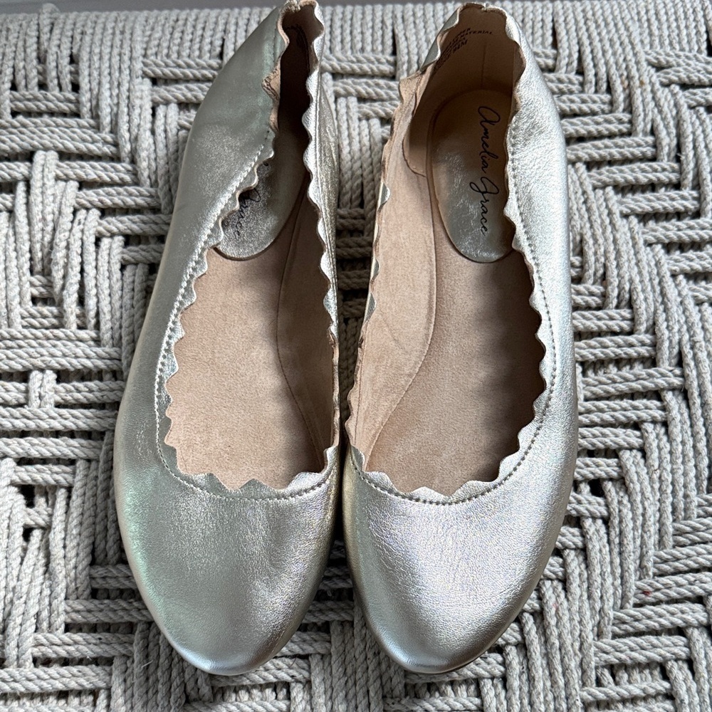 Amelia Grace Leather Metallic Gold Scalloped Wynne Ballet Flats 9.5